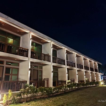 Bugnaw Si-E Beach Resort 布尔 外观 照片